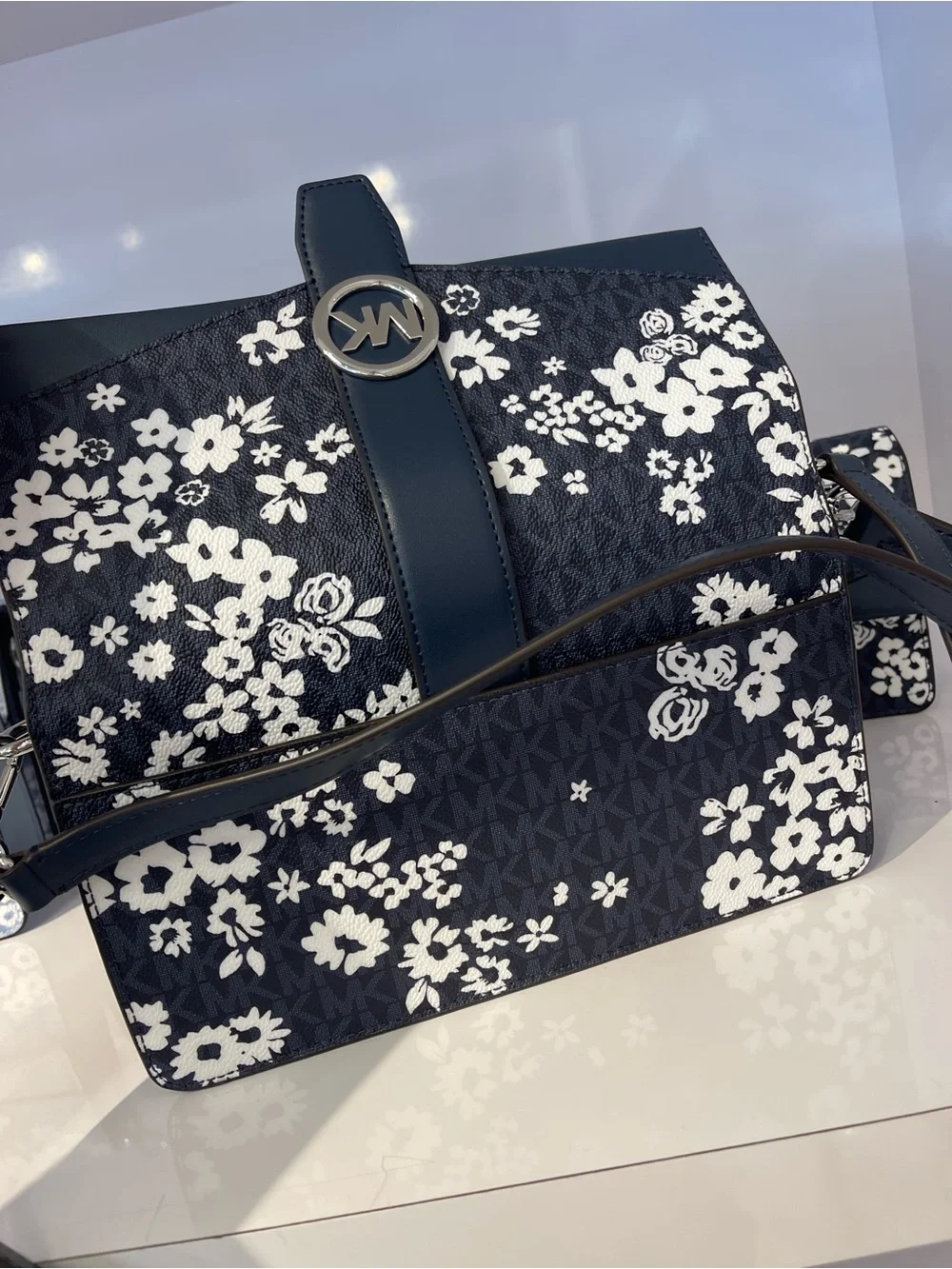 MICHAEL KORS Greenwich Md Printed Signature Logo Convertible Shoulder Admiral NW